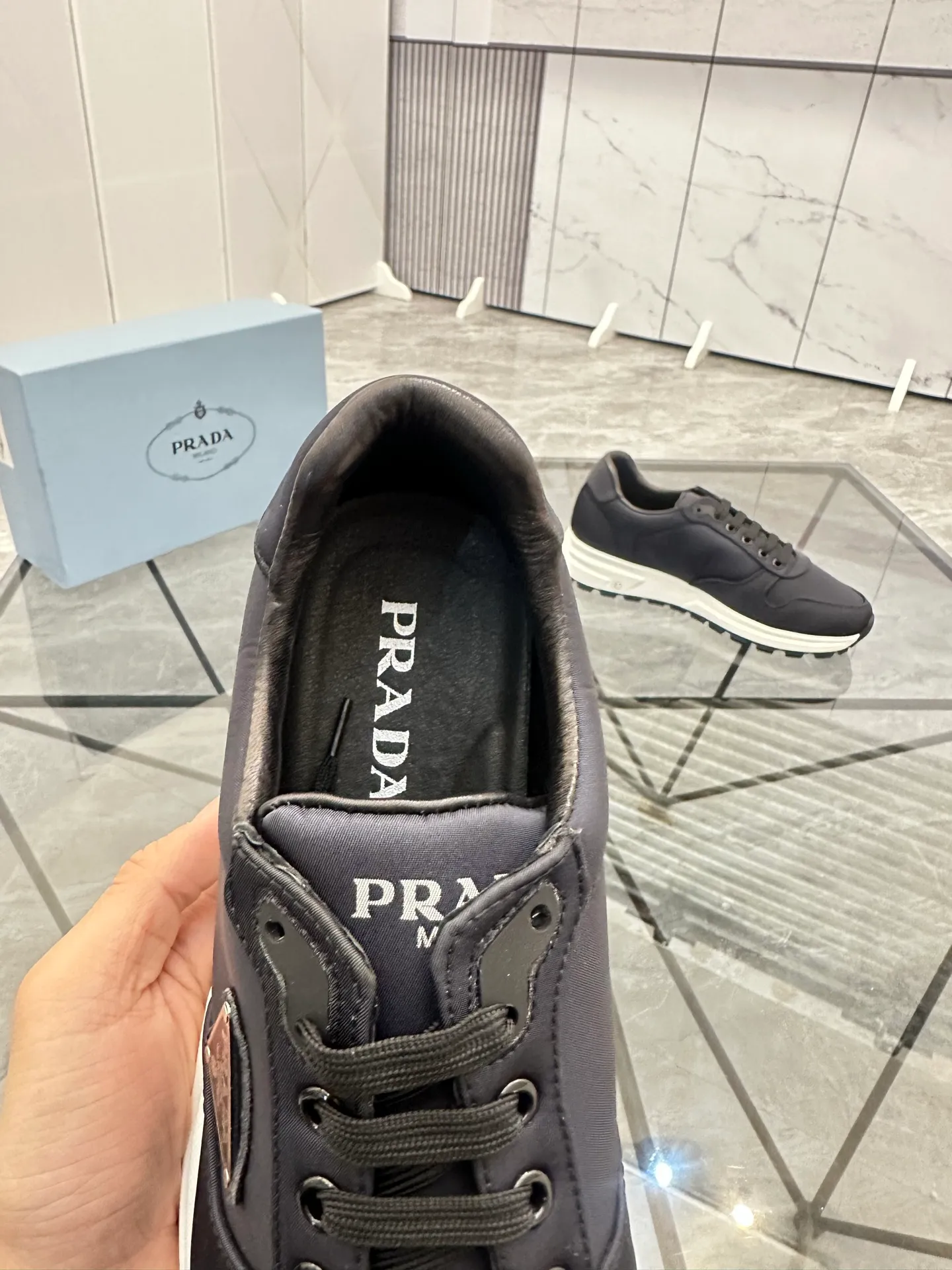 Men's shoes: 💰P440¥ Product trademark: Prada *"Prada*" low-top casual shoes Regular size: 38-44 (can be customized to 45.46) Product materials: Upper imported from the counter original fabric, sheepskin lining, original outsole. Number: 835